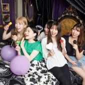 Thú vui lạ lùng của phái nữ Nhật: Đến love hotel để. hát karaoke